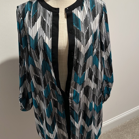 Woman’s Versona dress top - Picture 8 of 8